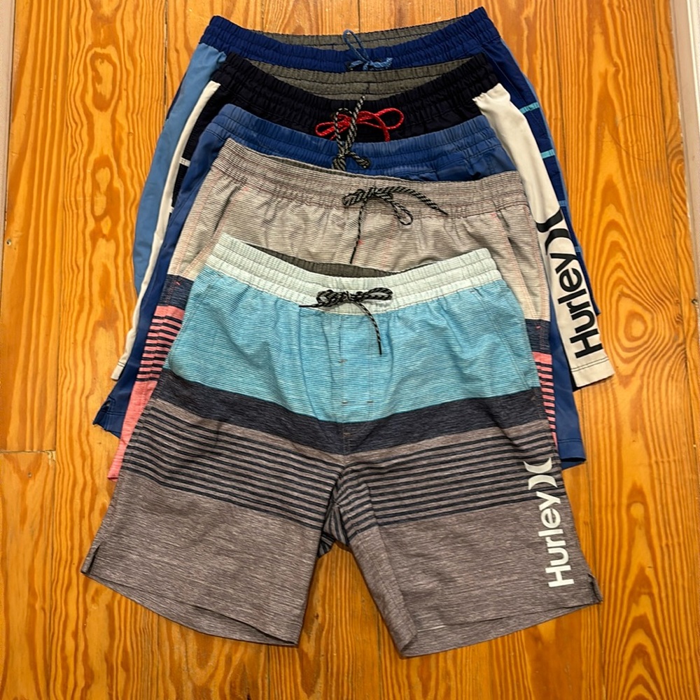 EUC 5 pairs of men’s Hurley bathing suits